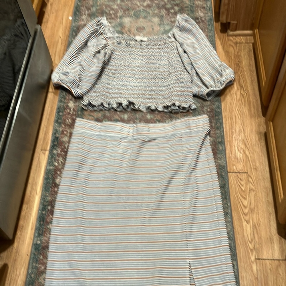 NWT LOFT Striped Puff Sleeve Ruched Top - and Matching skirt Black, White, Tan - Picture 2 of 7